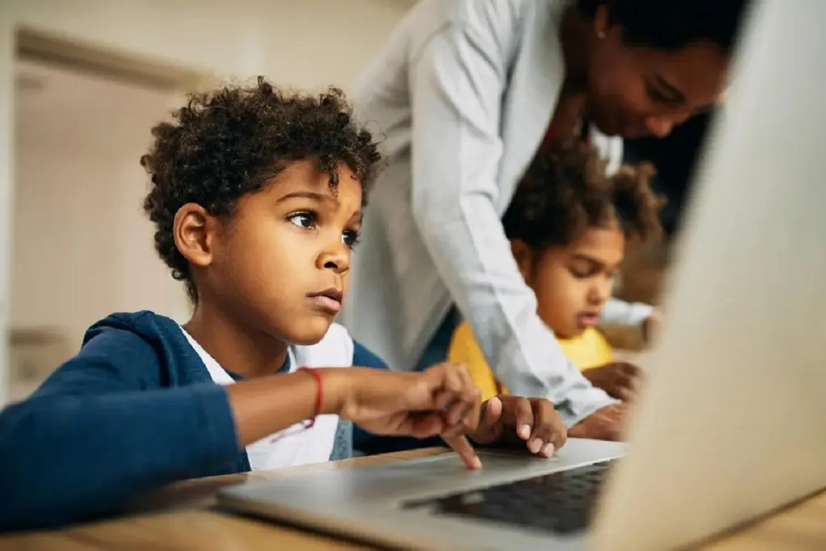 Estudantes de Salvador podem ser proibidos de usar IA em atividades