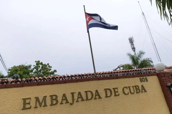 Cuba rechaza expulsión de sus diplomáticos de República Dominicana