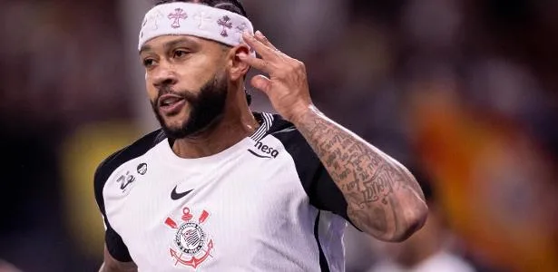 Memphis ataca gestão do Corinthians e promete consequências: 'Inaceitável'