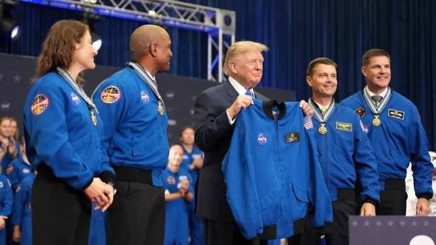 Trump awards Artemis II crew with congressional space Medal of Honor