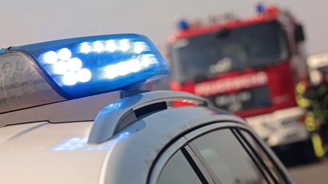 Feuerwehr-Einsatz: Brand in Reinsdorfer Lagerhallen – 500.000 Euro Schaden