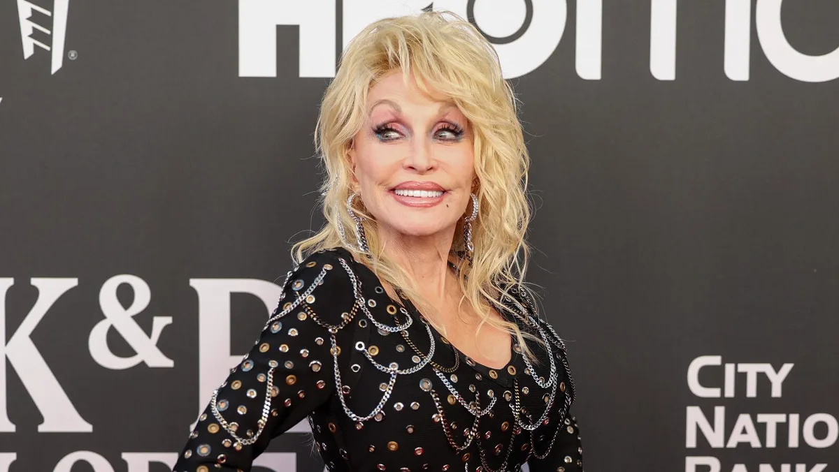 Dolly Parton Died After A “Brief Battle With Cancer,” Her Reps Confirm