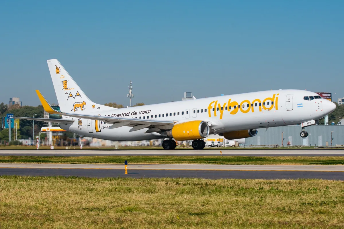 Flybondi avanza con su reestructuración y prepara el desembarco de OCA Air