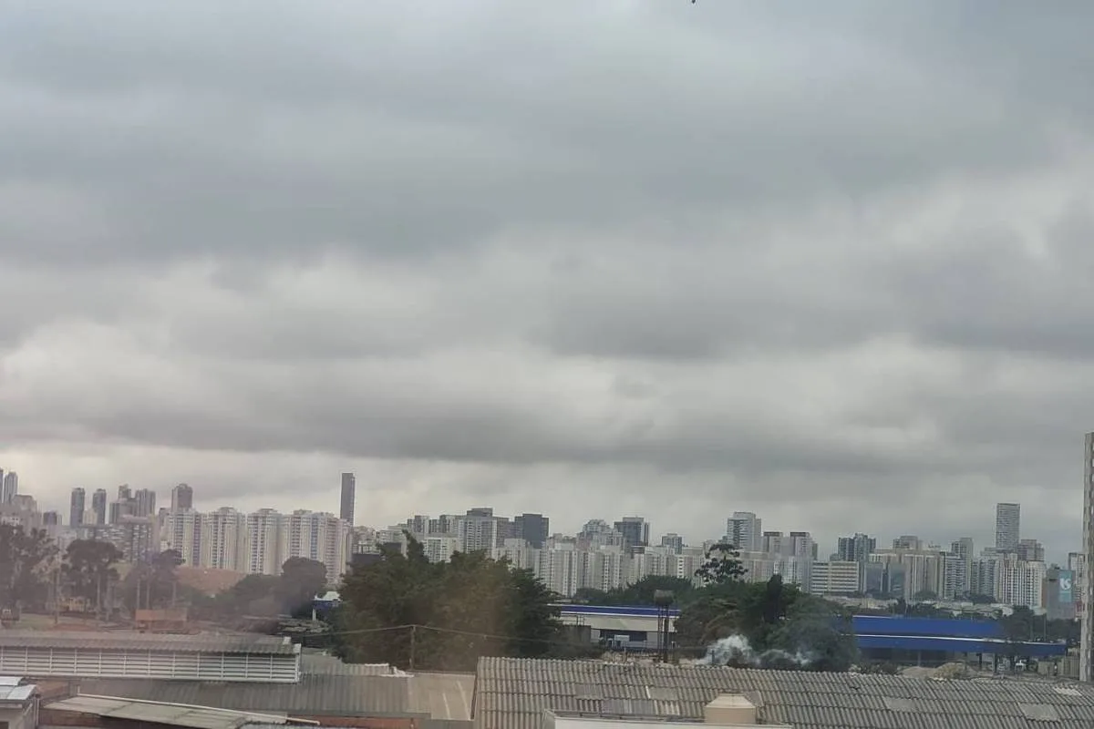 São Paulo pode ter chuva isolada e temperatura máxima de 22°C neste sábado (17)