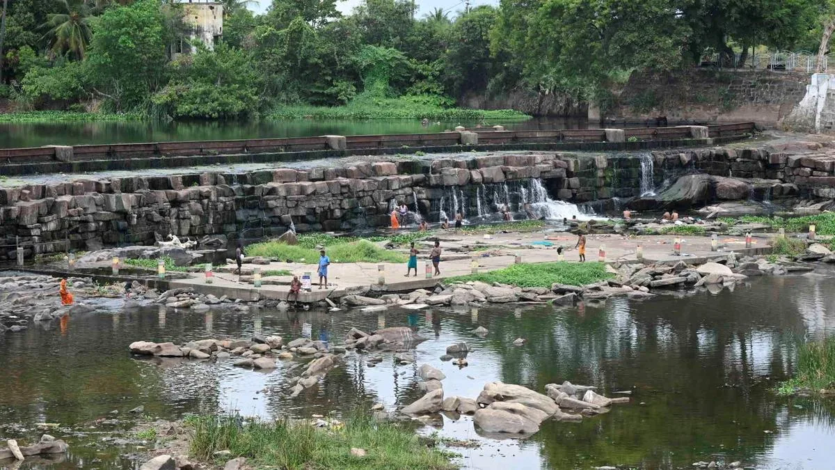 Poor water flow at Kodiveri anicut disappoints visitors