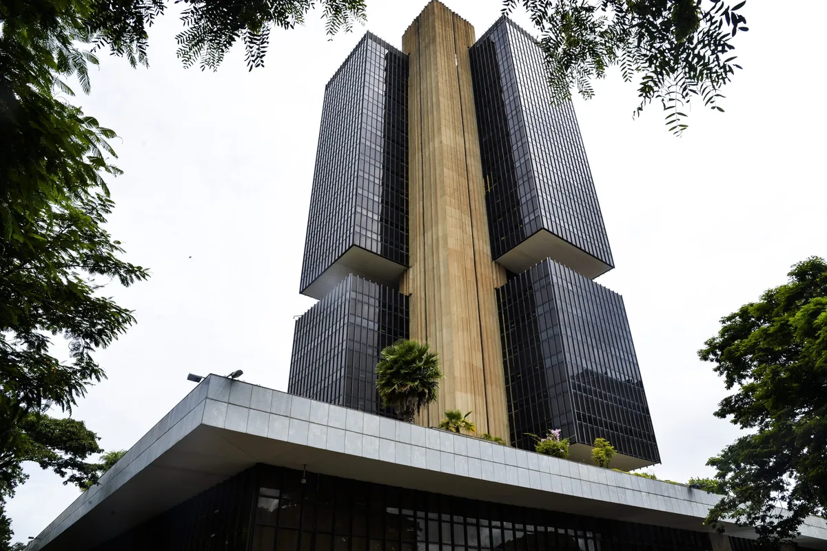 Mercado interrompe cortes na projeção da inflação e mantém IPCA em 5,02%