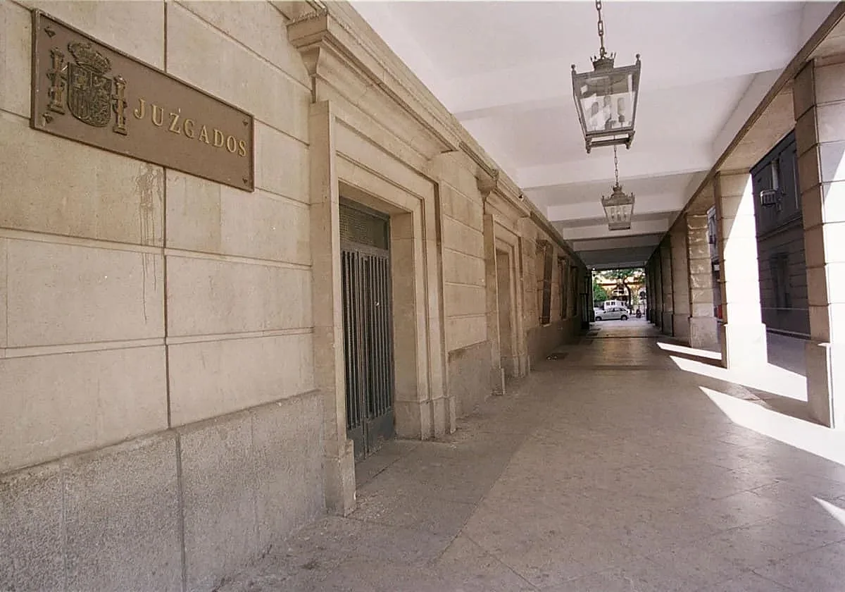 La Audiencia de Sevilla expulsa de España a un inmigrante que apuñaló a otro extranjero