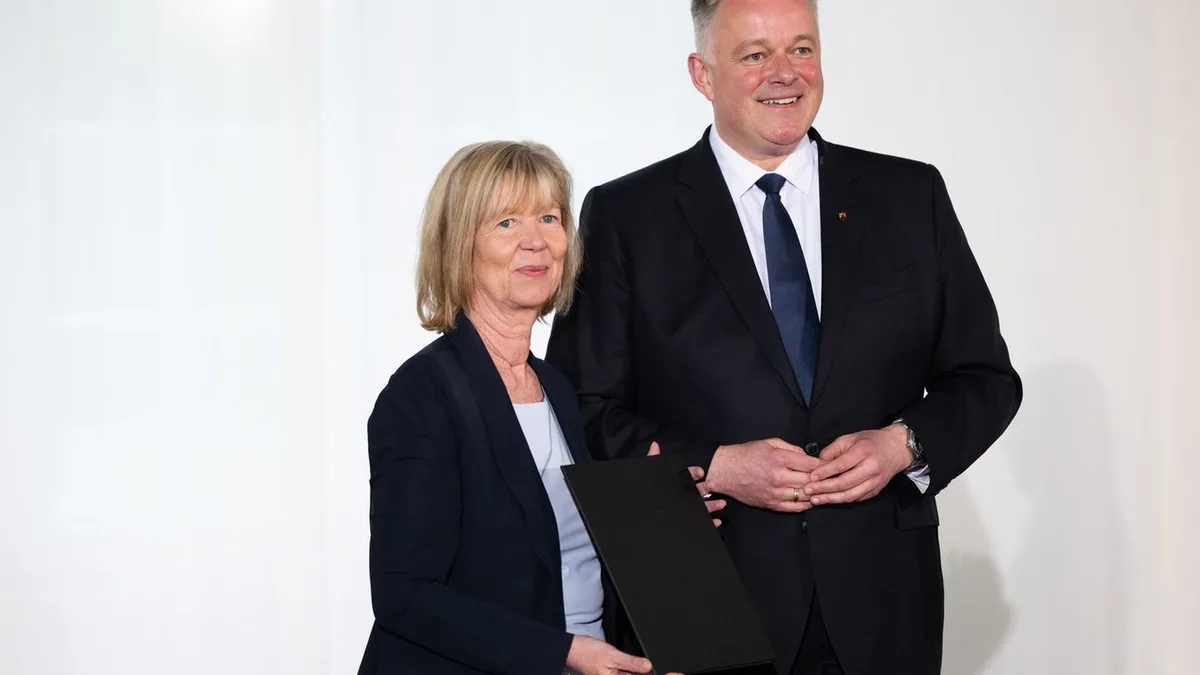 Mail statt beglaubigter Kopie: Staatsmodernisierung: Wo Bürokratie abgebaut werden soll