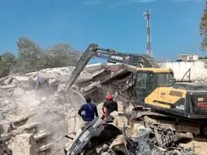 Abuela mantiene búsqueda en Bahía Mar a 50 días del sismo