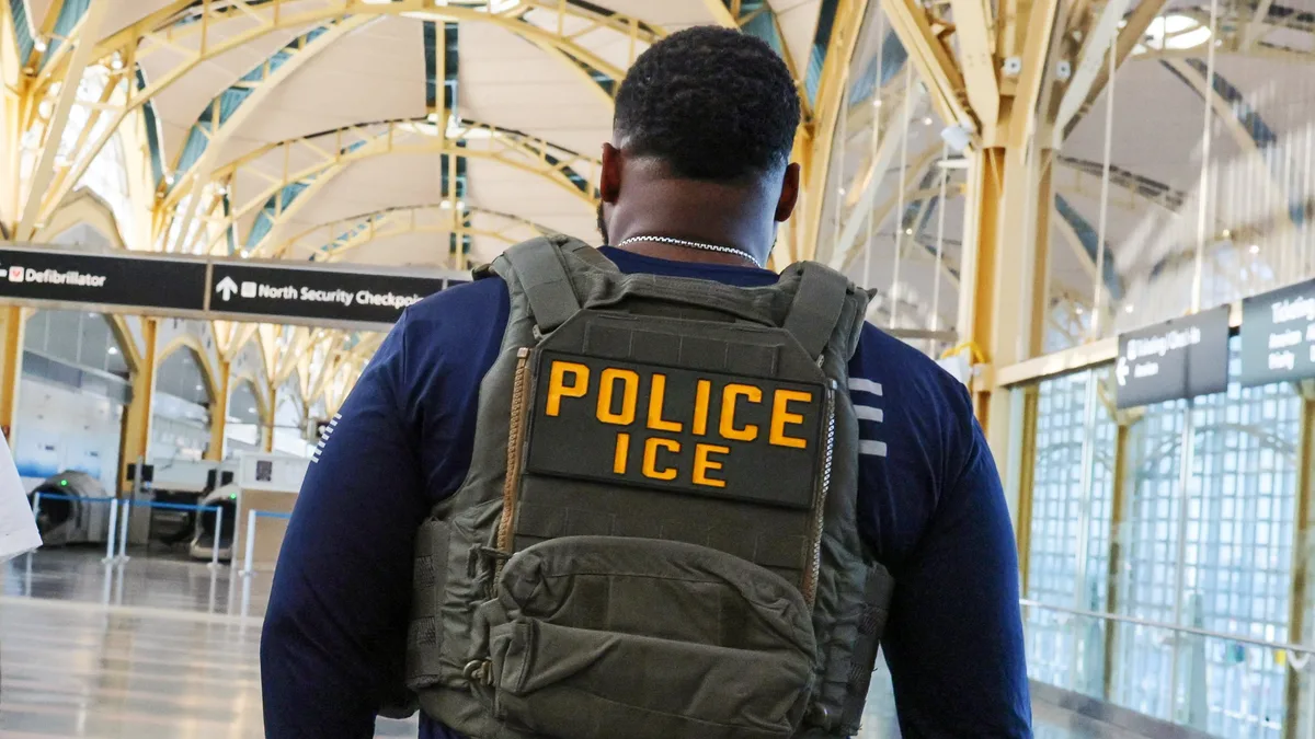 DHS Agent Drops Wire in Bungled Church Spy Mission