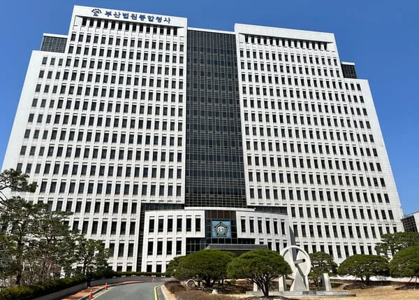 마사지 업소에 외국인 24명 불법 고용한 2명 집행유예