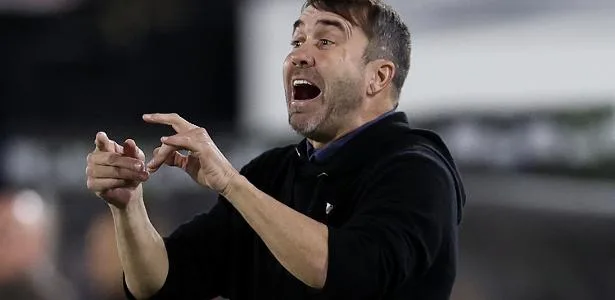 'Cala a boca': dupla ex-Inter protagoniza discussão acalorada durante jogo