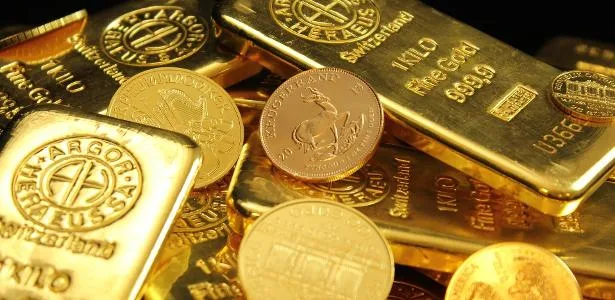 Ouro fecha em queda com perspectiva de novas altas dos juros nos EUA