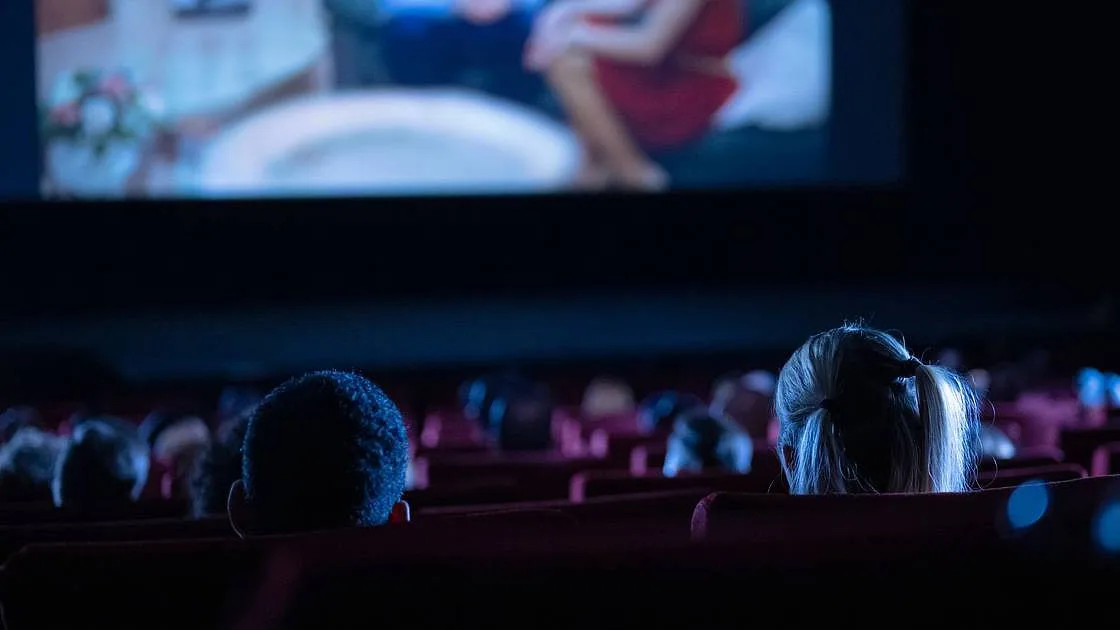 Cinemas do Reino Unido ponderam proibir óculos da Meta por receio de pirataria