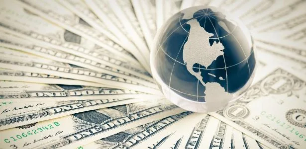Dólar abre a R$ 5,16, com presidente do Fed e fluxo externo no radar
