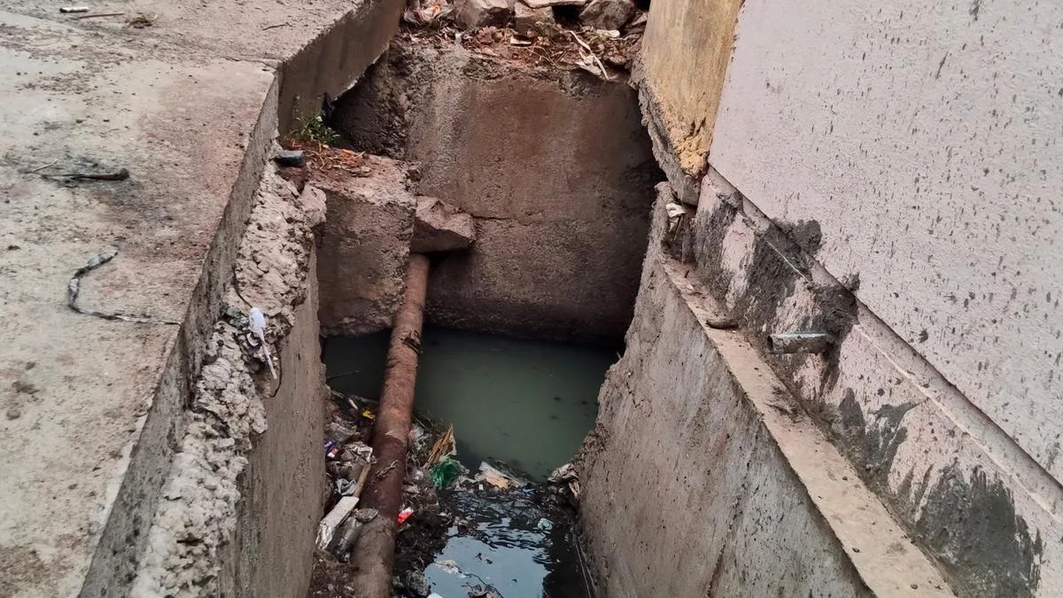 Civic body initiates plastic removal from drainages in Guntur