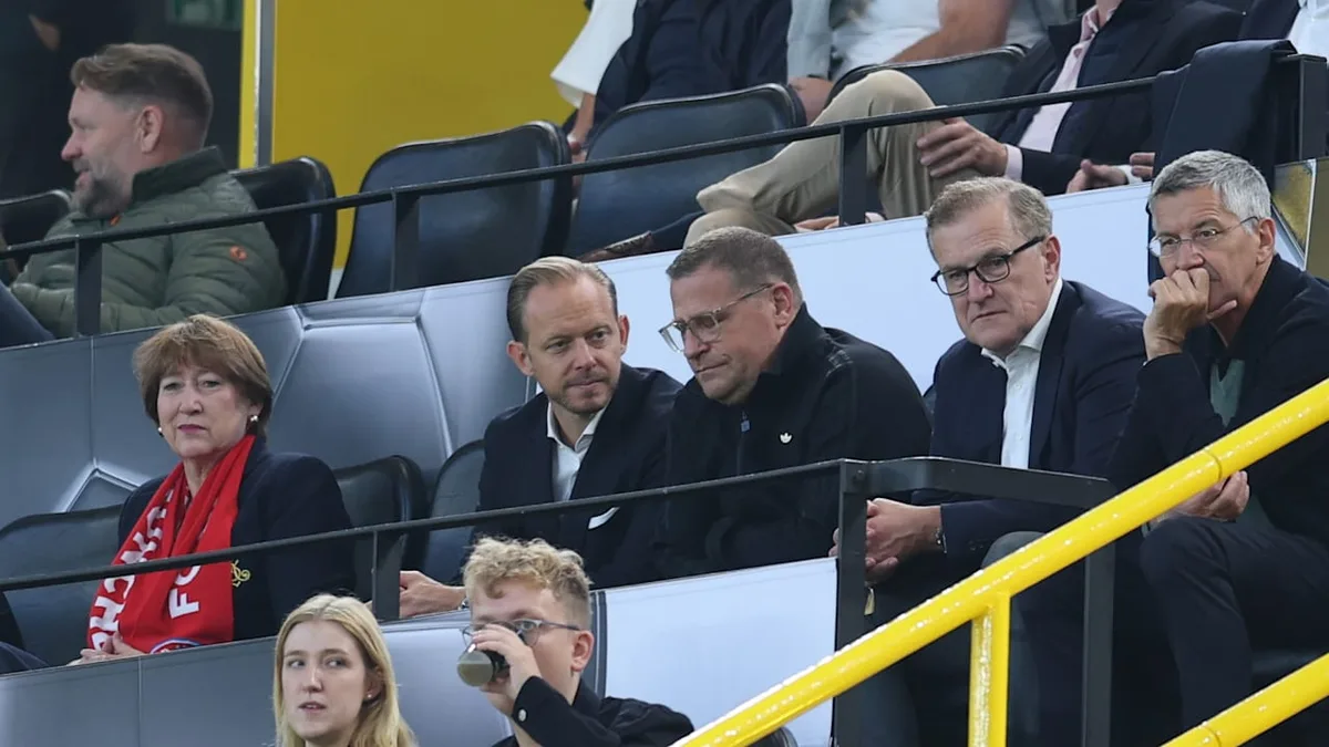 Unbekanntes Gesicht - Das war ist mächtige Frau neben den Bayern-Bossen!