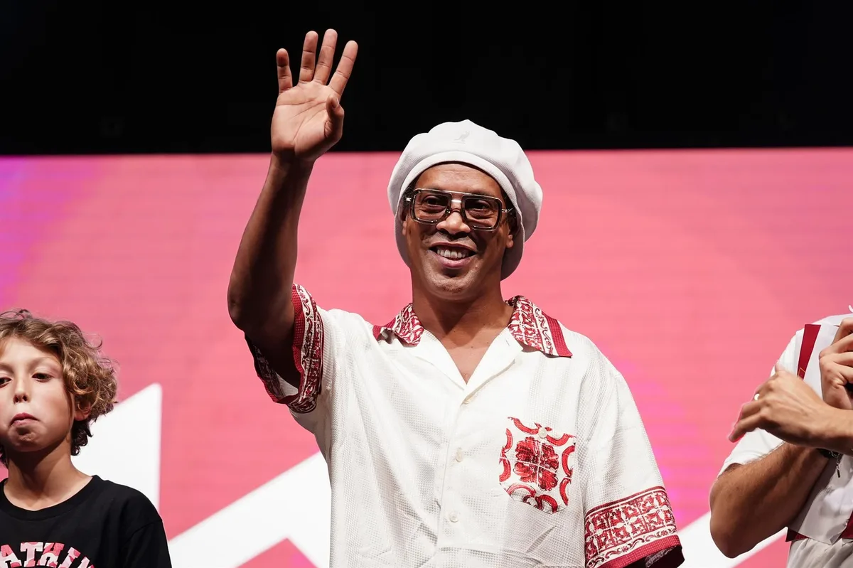 Ronaldinho se une al Ravenna: "Estoy en forma, sueño con marcar mi gol 300"