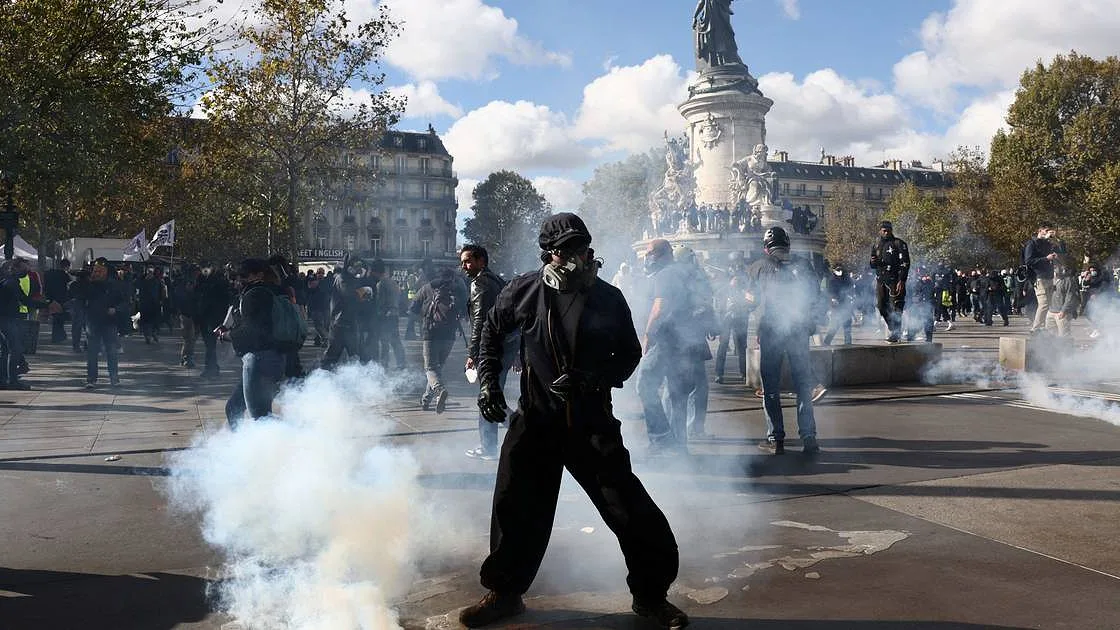 França em protesto contra o custo de vida: polícia usa gás lacrimogéneo e faz dezenas de detenções