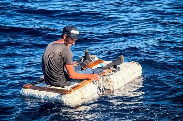 Rescatan con vida a un cubano a la deriva en una balsa improvisada cerca de Key Biscayne, Florida