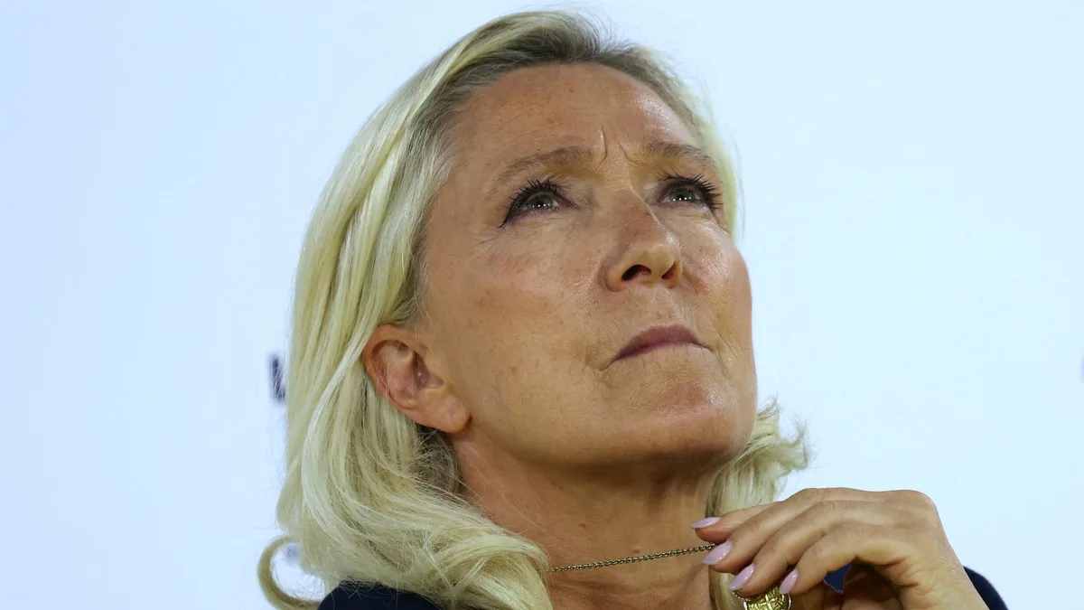 Marine Le Pen passe une étape clé pour éviter de faire campagne avec un bracelet électronique