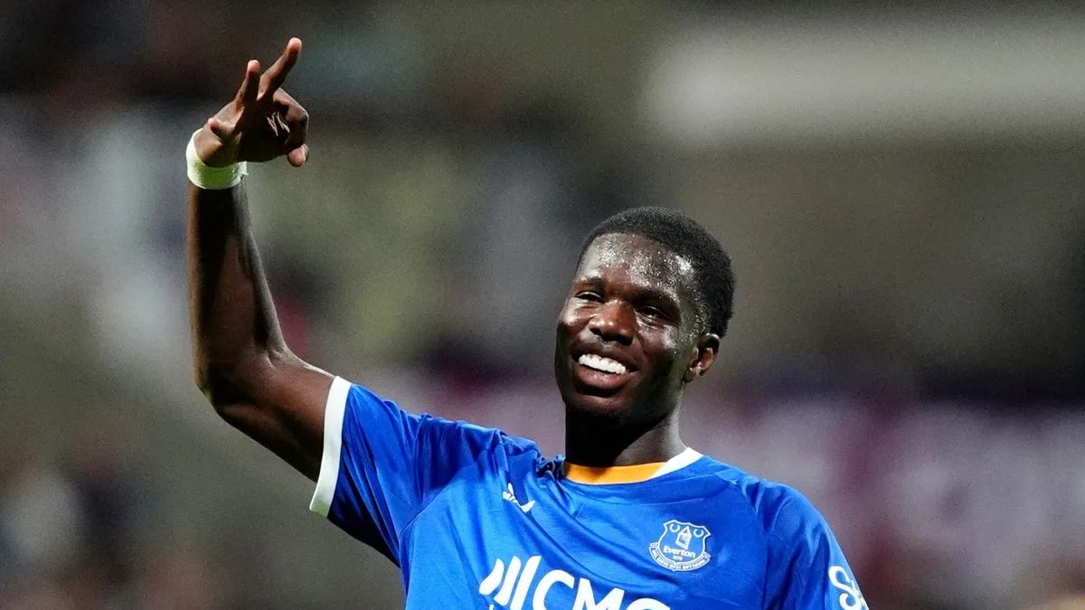 Barry hat-trick helps Everton saunter past Preston
