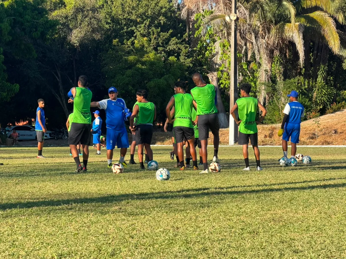 Comercial-PI treina com zagueiro integrado ao elenco e aguarda chegada de três atletas para Série B