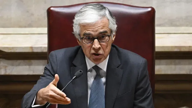 Aguiar-Branco pede mais abertura do poder judicial aos media