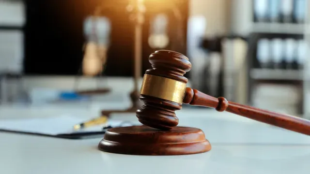 Tribunal volta a adiar julgamento de PSP acusado de torturar imigrante