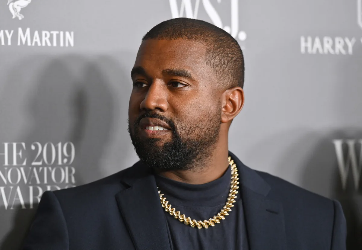Kanye West vai dar dois concertos na Rússia. É o maior cantor ocidental a atuar no país desde a invasão da Ucrânia