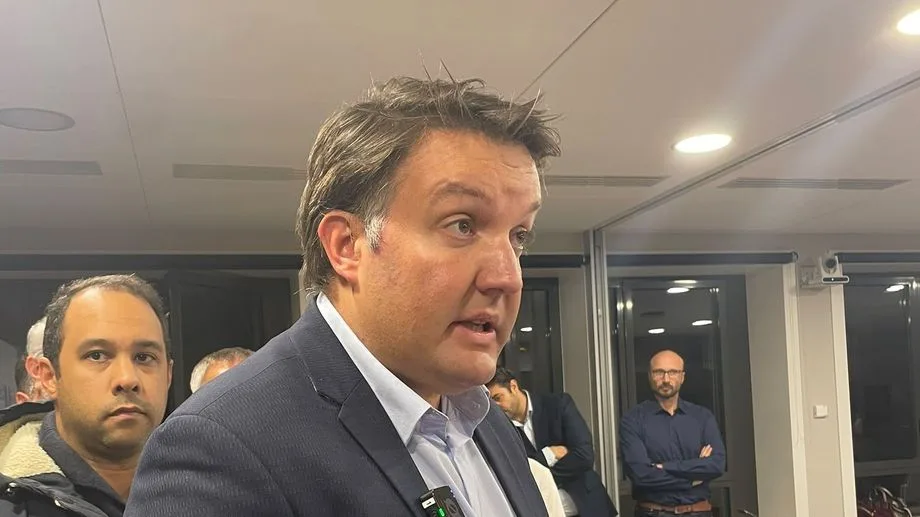 La mairie de Limoges détruite par un incendie : "C’est un monument qui brûle mais pas la République" réagit le maire