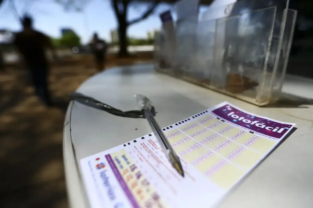 Confira o resultado da Lotofácil 3806, sorteada hoje (16/10)