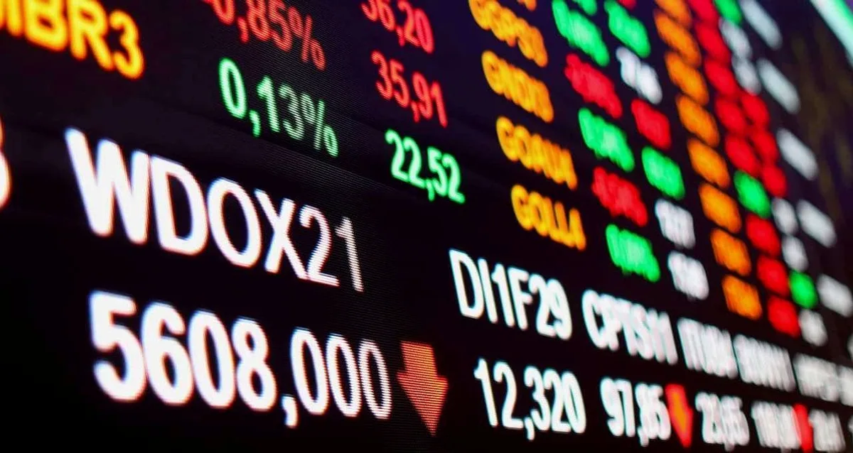 Ibovespa dribla pessimismo em Wall Street após dado de inflação; dólar sobe a R$ 5,15