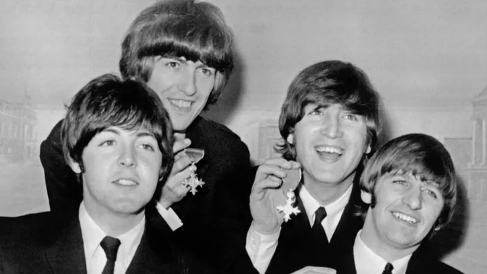 Sam Mendes recrée la prochette du célèbre album "Abbey Road" pour ses biopics sur les Beatles