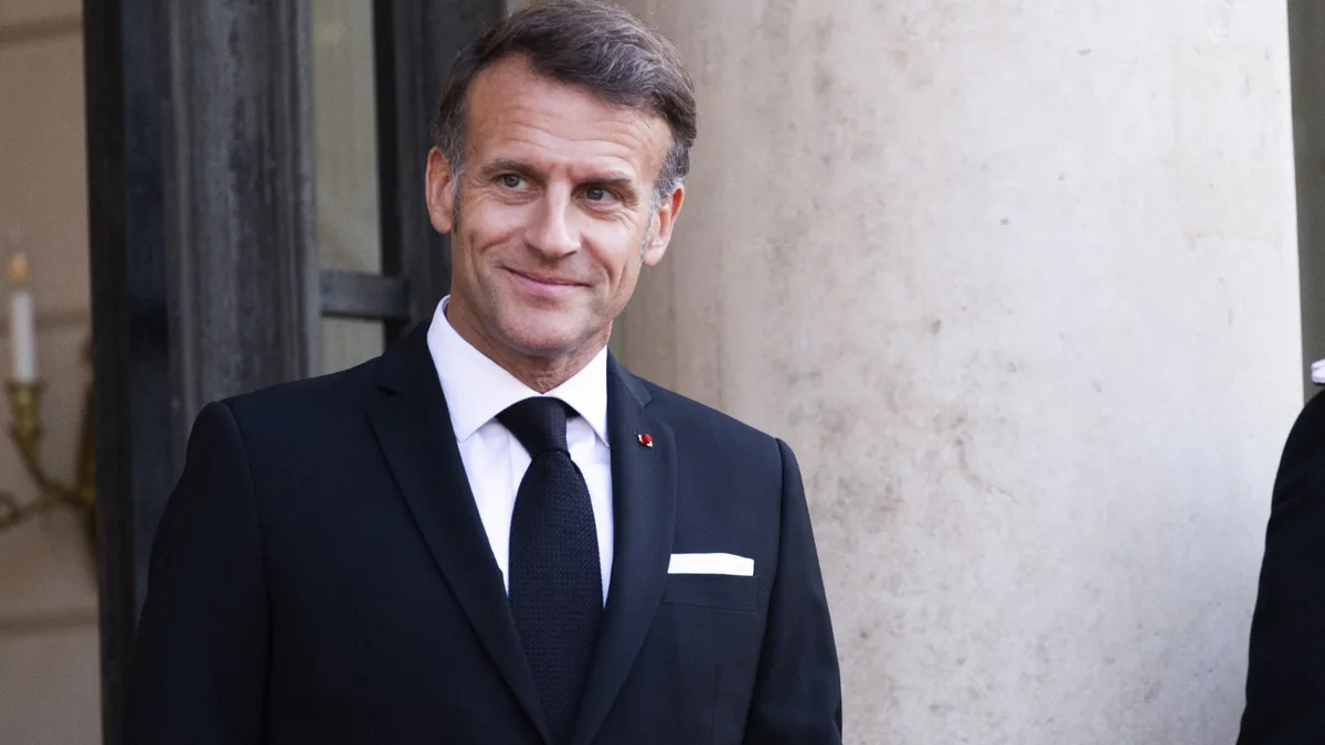 DIRECT. Rentrée scolaire: Emmanuel Macron défend l'interdiction du portable au lycée face à des élèves de Lozère