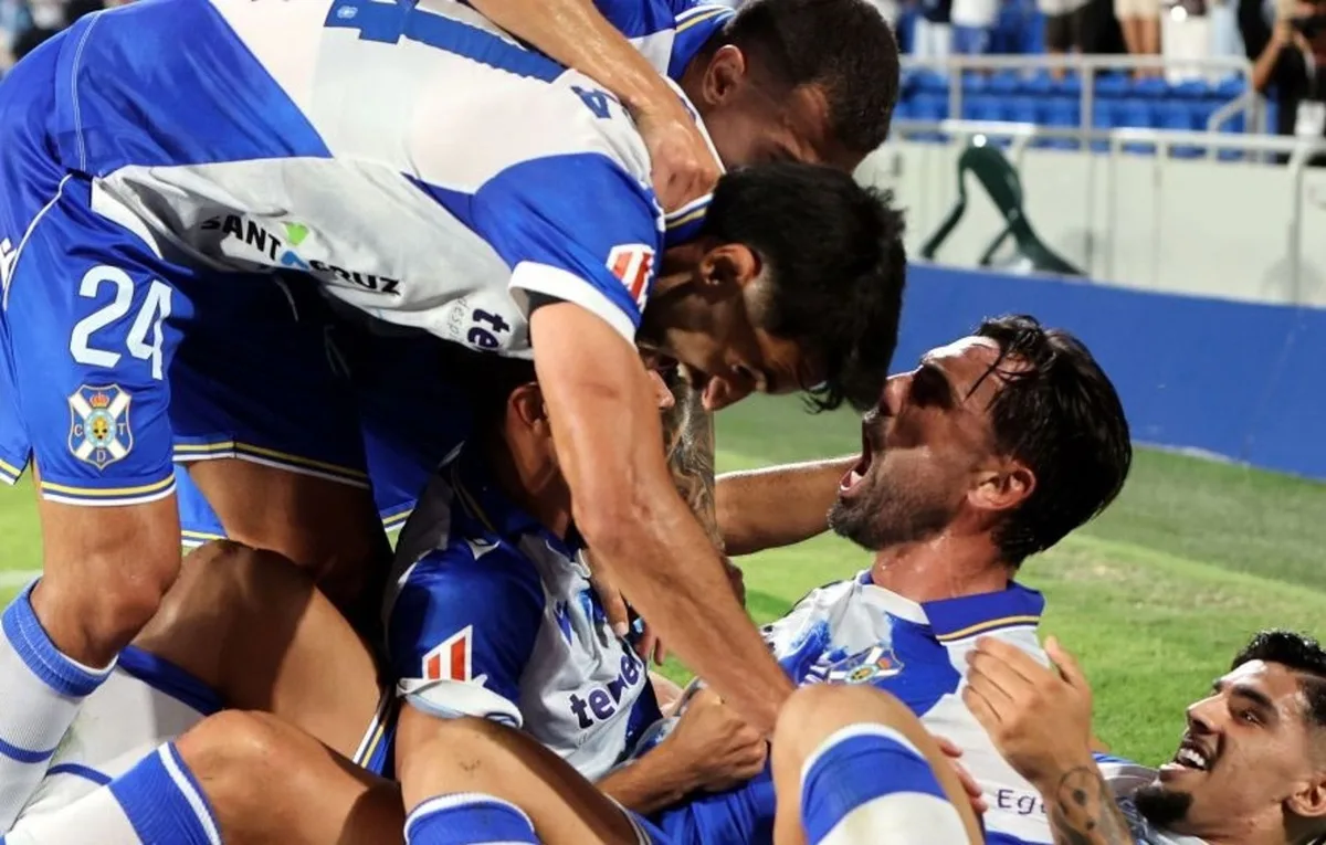 (Crónica) El Tenerife se apunta al liderato canario en Segunda