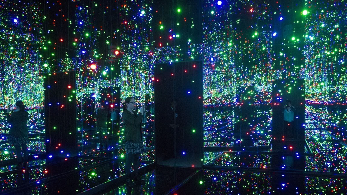 Murió Yayoi Kusama: las instalaciones y pinturas que mostró en el Museo Tamayo y que definieron su legado en México