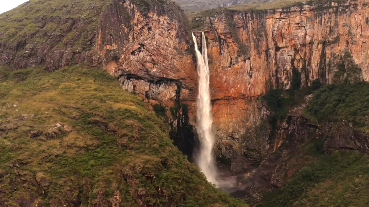 Justiça autoriza reabertura da Cachoeira do Tabuleiro após instalação de sistema de monitoramento