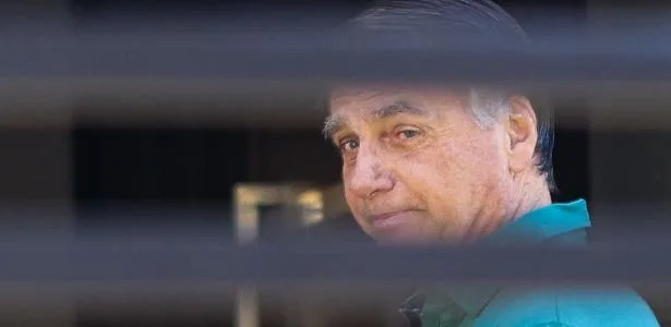 Bolsonaro pede ao STF visita de sogros durante ausência de Michelle