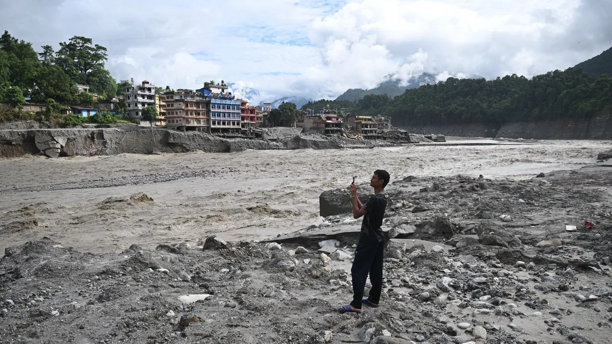 Crues dévastatrices dans l'Himalaya : le bilan dépasse les 1 000 morts au Népal et en Chine, plus de 4 400 personnes portées disparues