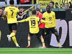Teenager sieht Blitz-Rot: Griechische Flügelzange begeistert bei BVB-Sieg