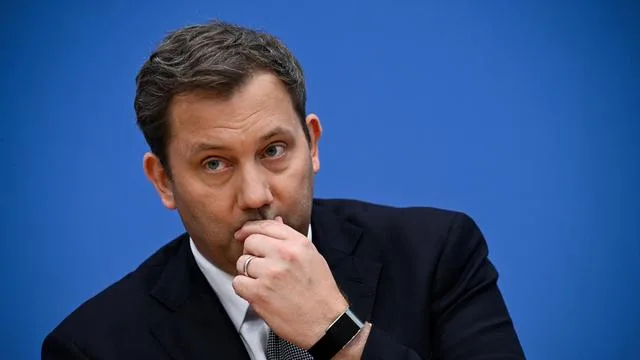Einkommensteuerreform: Klingbeil überarbeitet laut Bericht Pläne zur Einkommensteuerreform