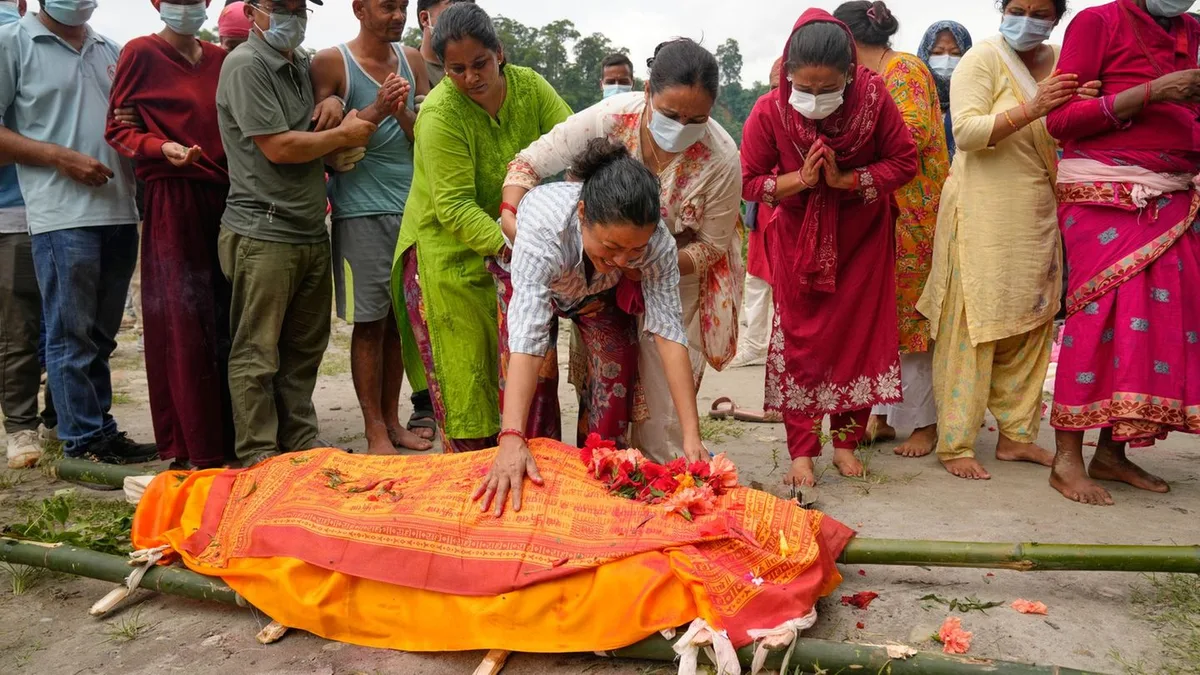 Sturzflut im Himalaya: Überall Leichensäcke in Nepal: NGO warnt vor Krankheiten