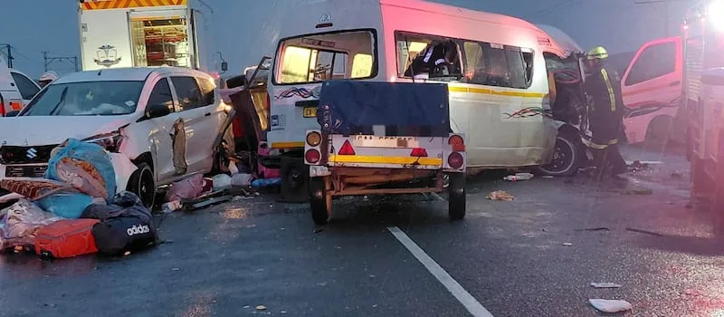Emergency teams mobilise to help injured passengers after N1 crash in Western Cape