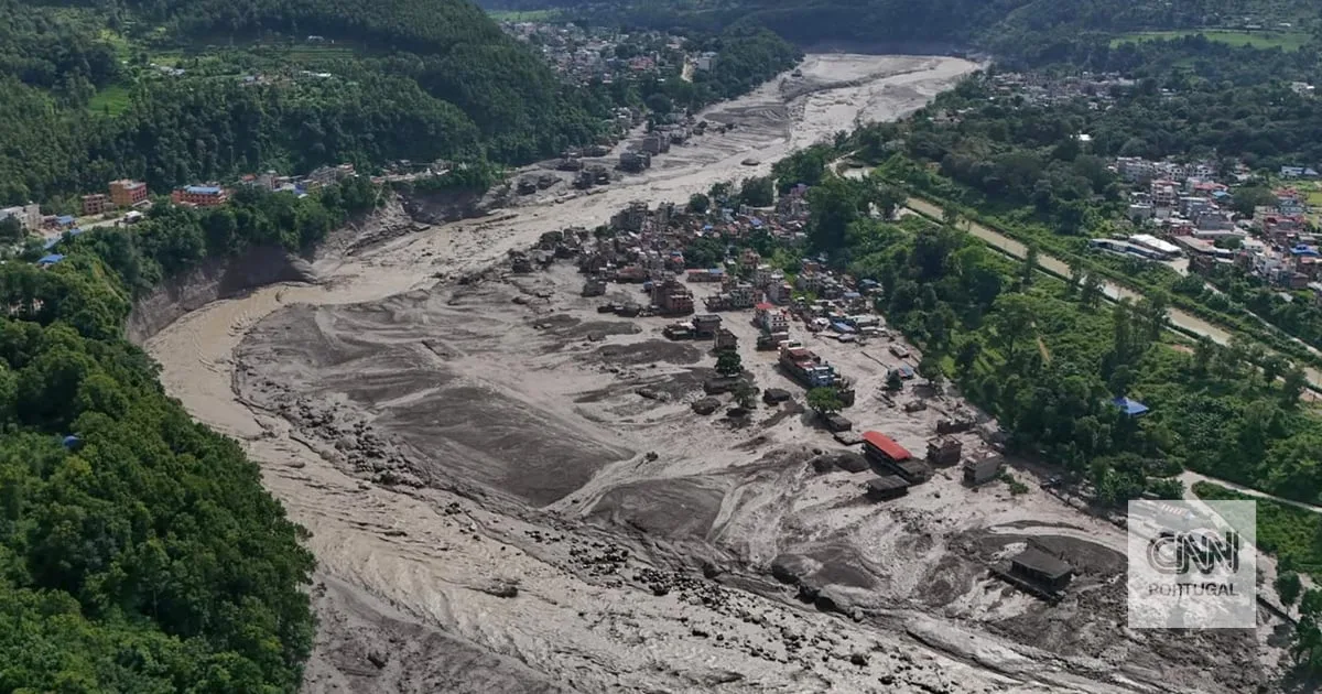 Número de mortos após enxurrada no Nepal sobe para 392. Há 1.400 desaparecidos