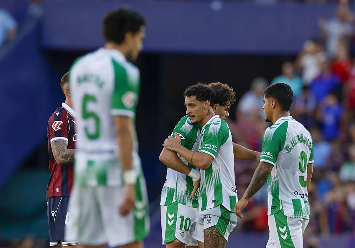 La goleada no cambia el plan del Betis en el cierre del mercado