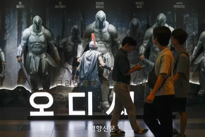 이번 주말 700만 고지 넘는다···오디세이, 개봉 3주차에도 ‘압도적 1위’