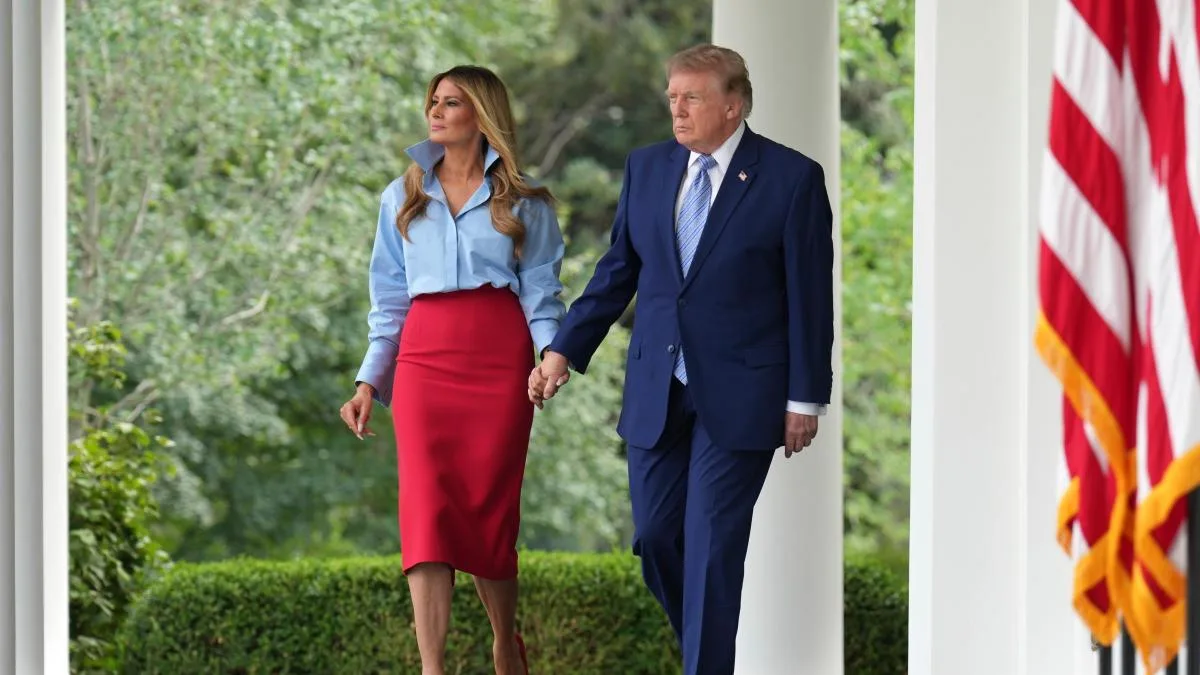Melania reaparece en plena crisis por la proximidad de Trump con una joven asesora