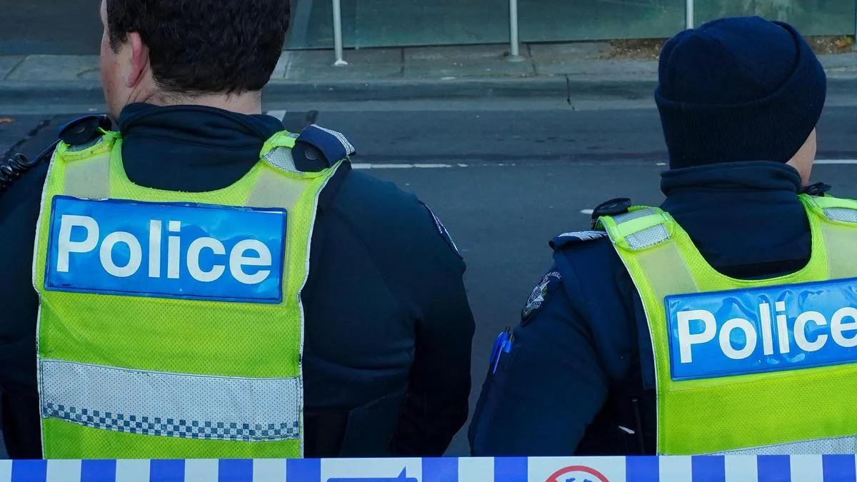 Trio arrested after cop hit with allegedly stolen car in Ashwood