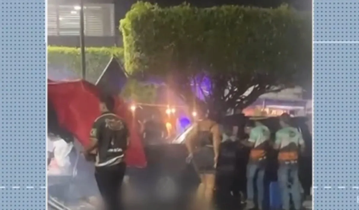 Três pessoas ficam feridas após motorista colidir contra barraca durante cavalgada em AL